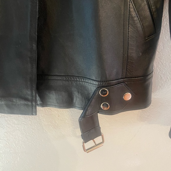 2 Medium size Women Leather Jackets. LIKE NEW - Picture 9 of 13